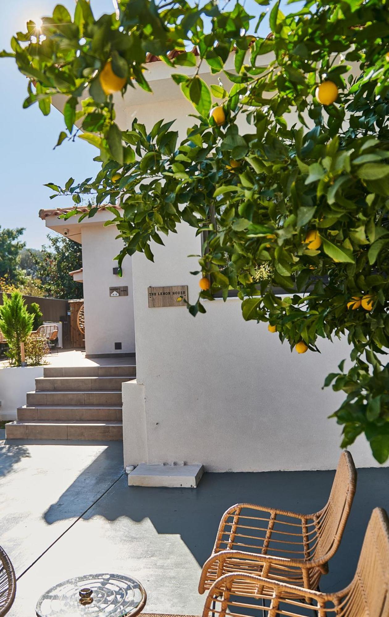 Апартаменти The Lemon House Артеміда Екстер'єр фото